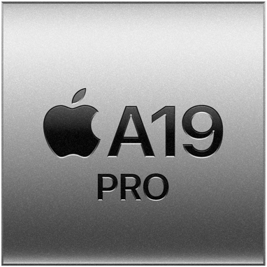Apple A19 PRO chip på sølvfarvet metaloverflade med Apple-logoet præget ind i designet.