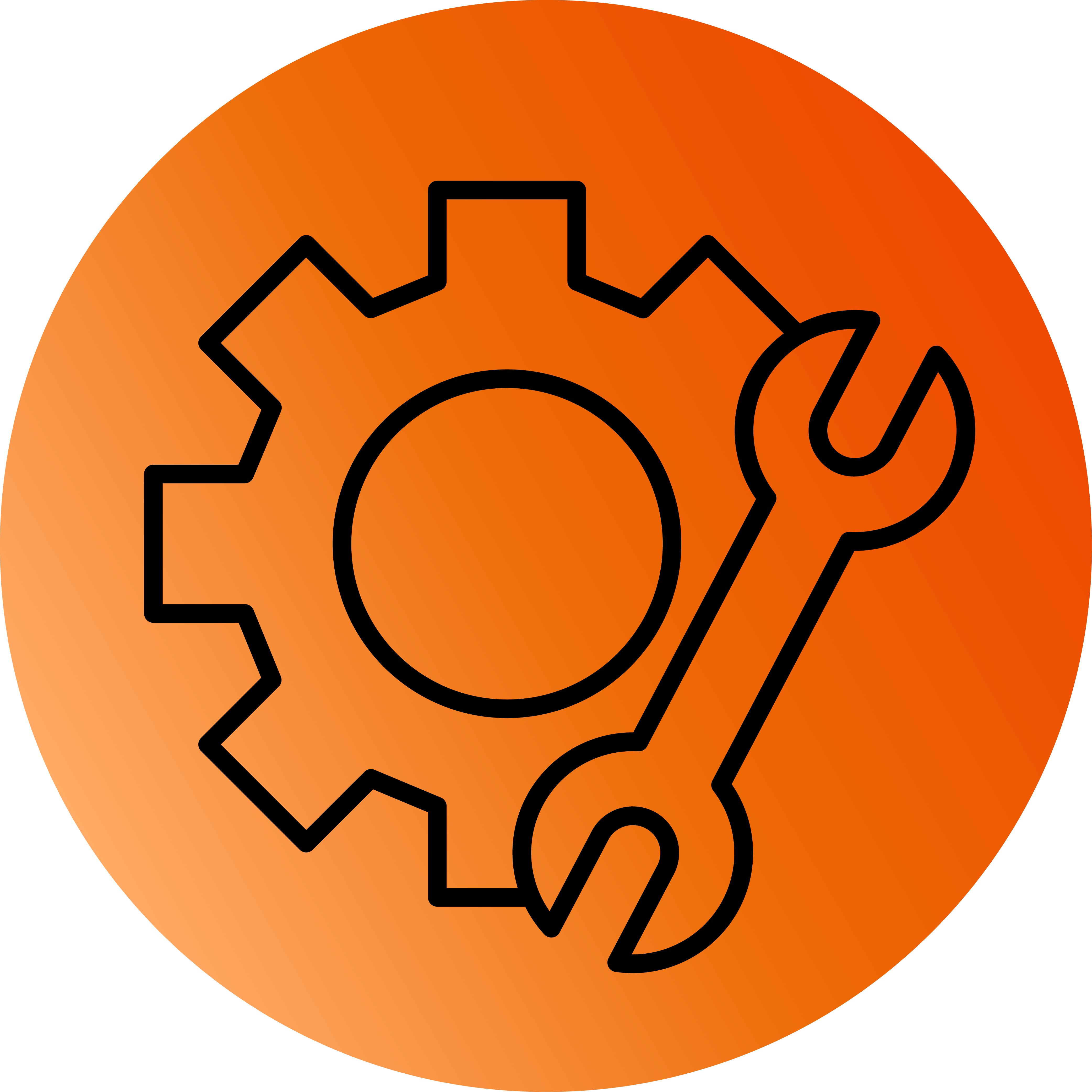 Sort tandhjul og skruenøgle ikon på orange cirkulær baggrund, symboliserer service eller teknisk support.
