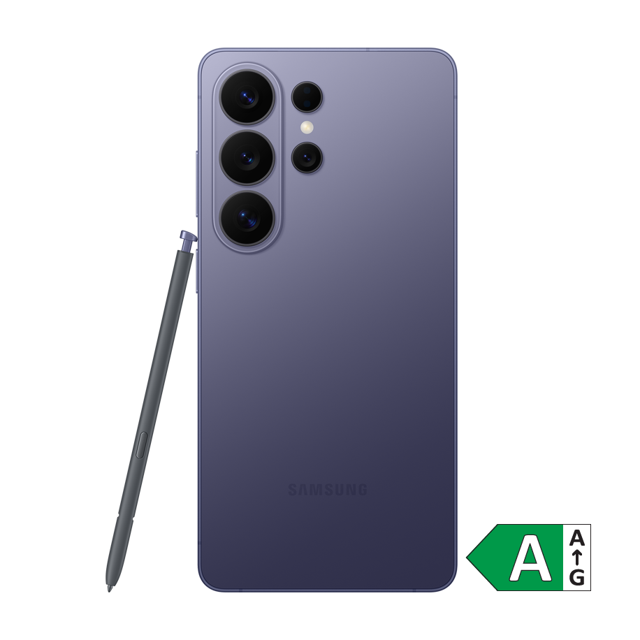 Lilla Samsung S26 Ultra smartphone med tre kameraer og en stylus pen ved siden af. Energimærke A vises i hjørnet.