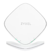 Hvid Zyxel WiFi-router i diamantform med grøn kant, placeret på en lille hvid fod.