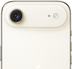 Nærbillede af bagsiden af en hvid iphone med et enkelt kamera og blitz i øverste venstre hjørne.