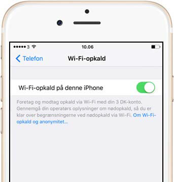 En hvid halveret iPhone med informationerne omkring "Wi-Fi-opkald" 